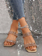 New comfortable and minimalist sandals with a square toe, featuring a chunky heel and a woven transparent heel, designed specifically for plus-size women and perfect for outdoor activities and the beach.